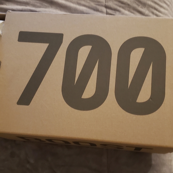 Yeezy 700 - Picture 1 of 7